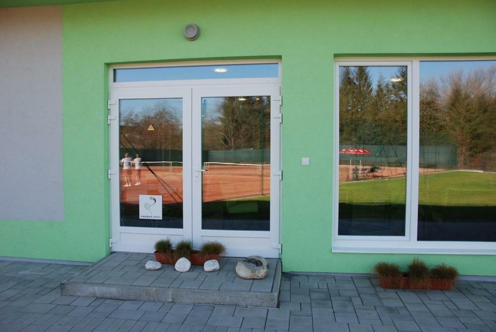 Penzion Rocket Club Lučenec Esterno foto